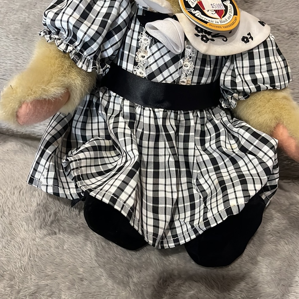 Fluffy Vanderbear - Picture 3 of 5